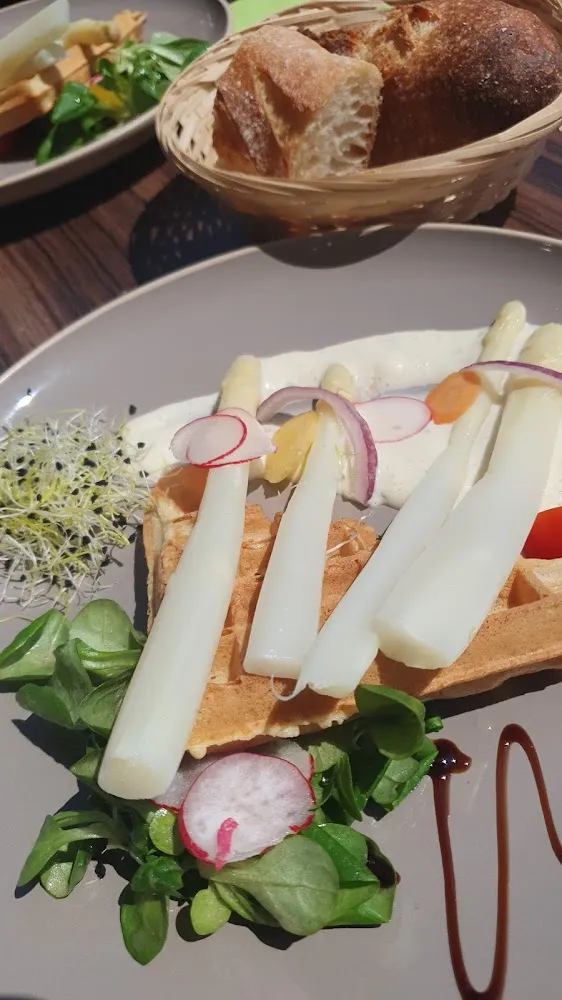 Asperge Blanche Gouffre Au Parmesan Sauce Mousseline